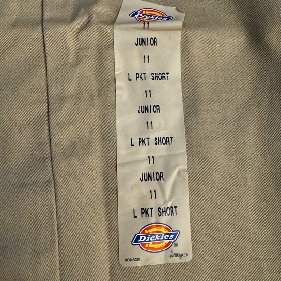 Dickies shorts with large pockets. New size 11 - Picture 3 of 8